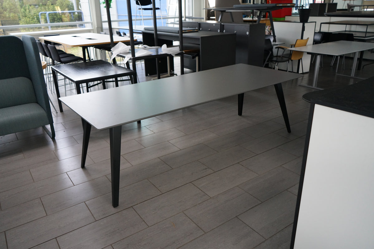 Cube Spider Spisebord | Mørkegrå Nano Laminat – 250x100