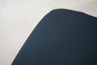 Ergo Eco 2 kontorstol fra Canadian Ergo med justerbar ryg, set fra siden.