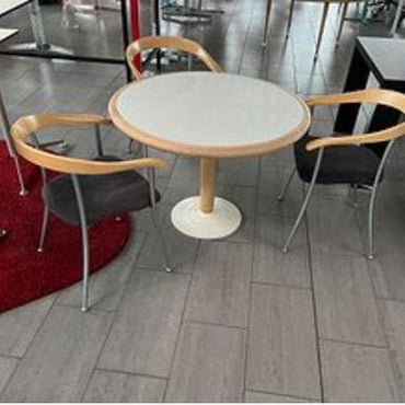 Carnett spisebord i hvid med søjlesokkel, diameter 100 cm, set forfra – moderne og stilrent design.