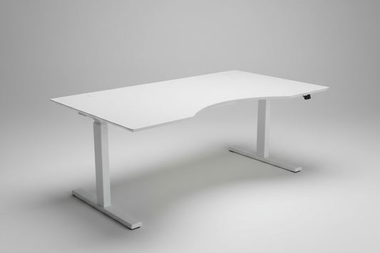 Dencon hæve-sænkebord 160x90 med hvid laminat bordplade og hvidt stel set fra skrå vinkel.