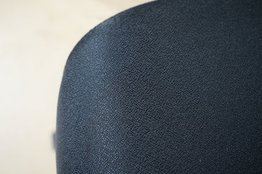 Donati kontorstol set fra siden med ergonomisk formet ryglæn.