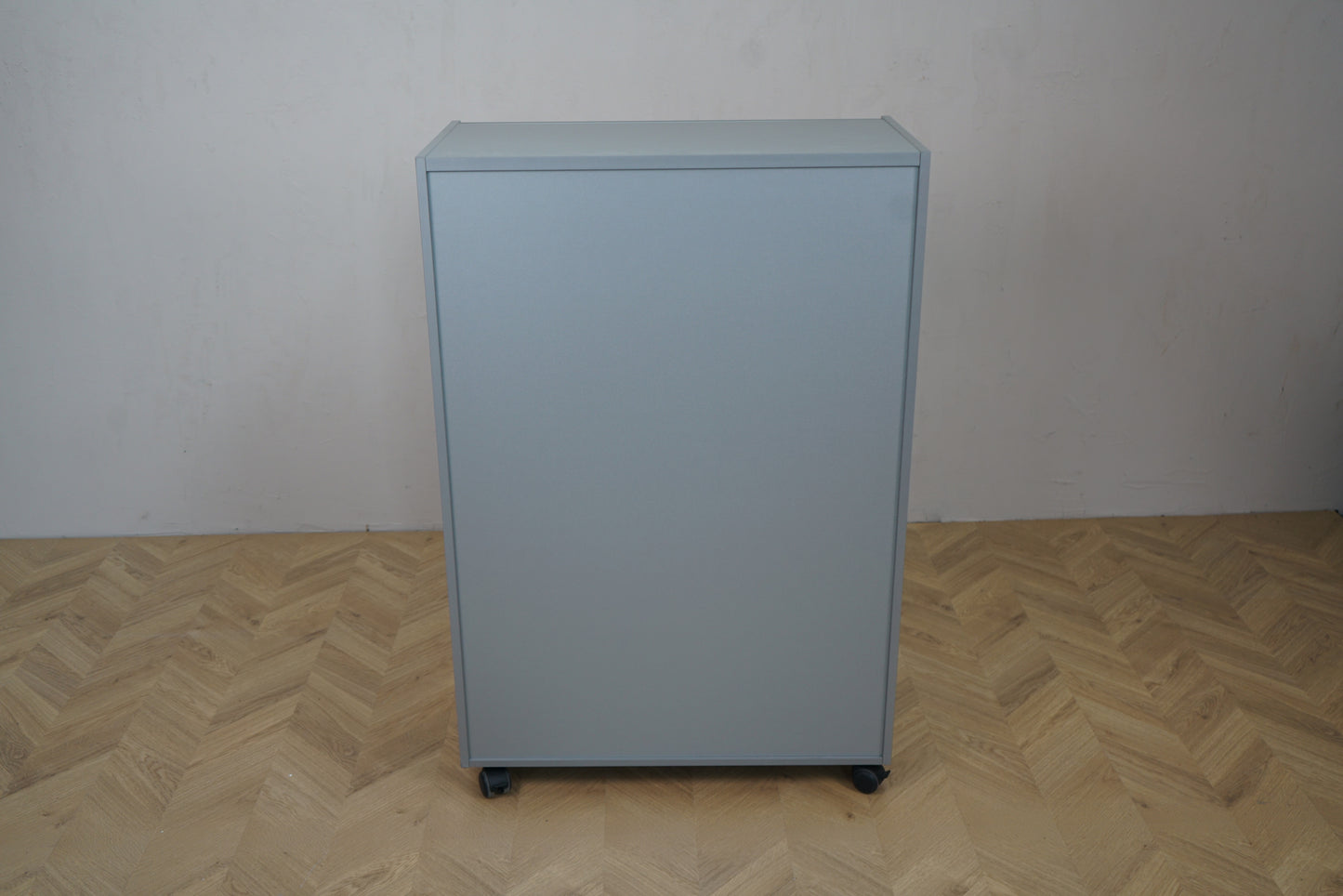 EFG kontorskab i lysegrå med hjul – bagbillede, 120x80x40 cm