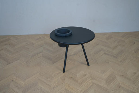 Fatboy Bakkes sofabord i sort, 60x60x49 cm, med integreret plantepotte – velegnet til inde og ude.