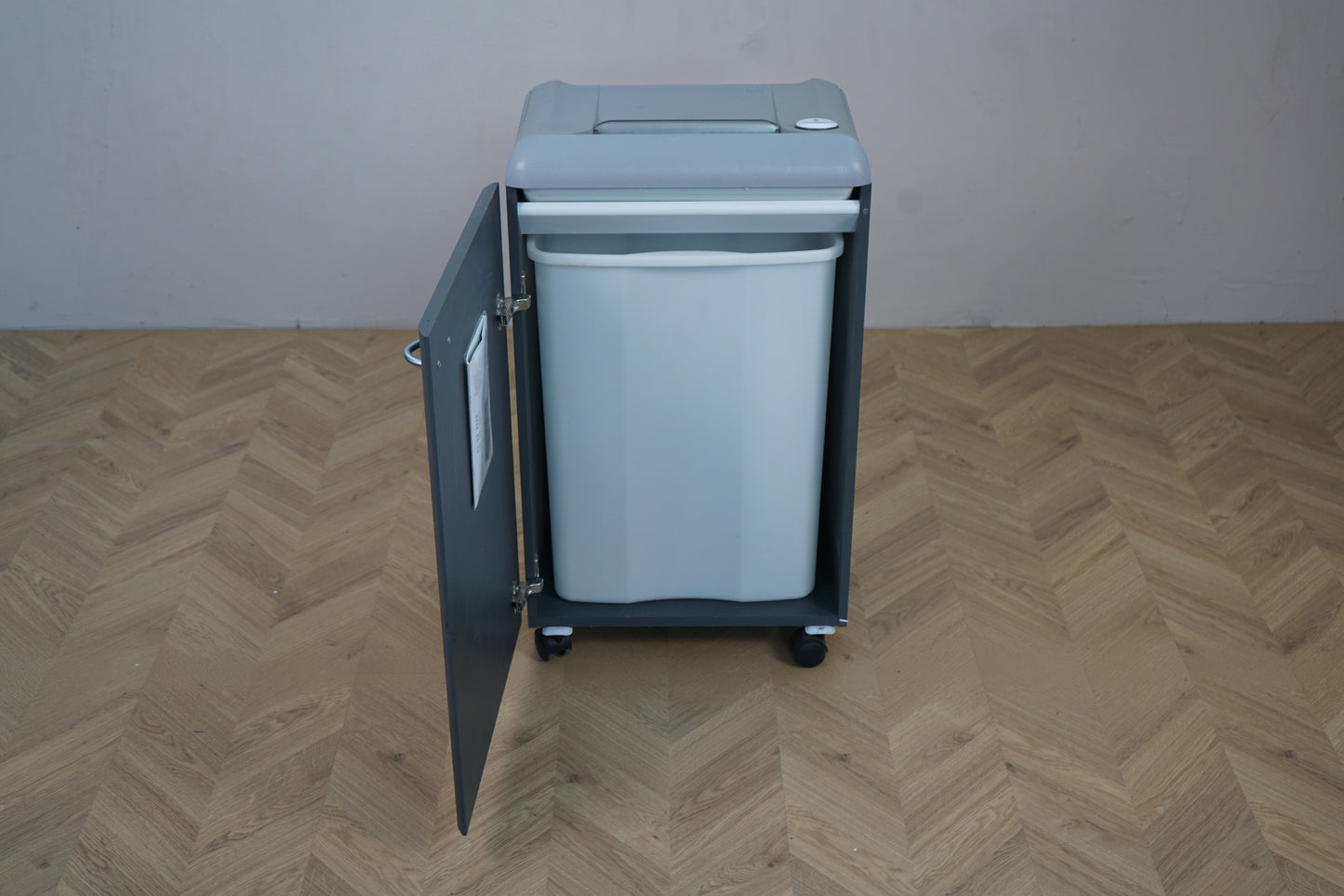 Fellowes 3140C makulator med åben front og synlig affaldsbeholder