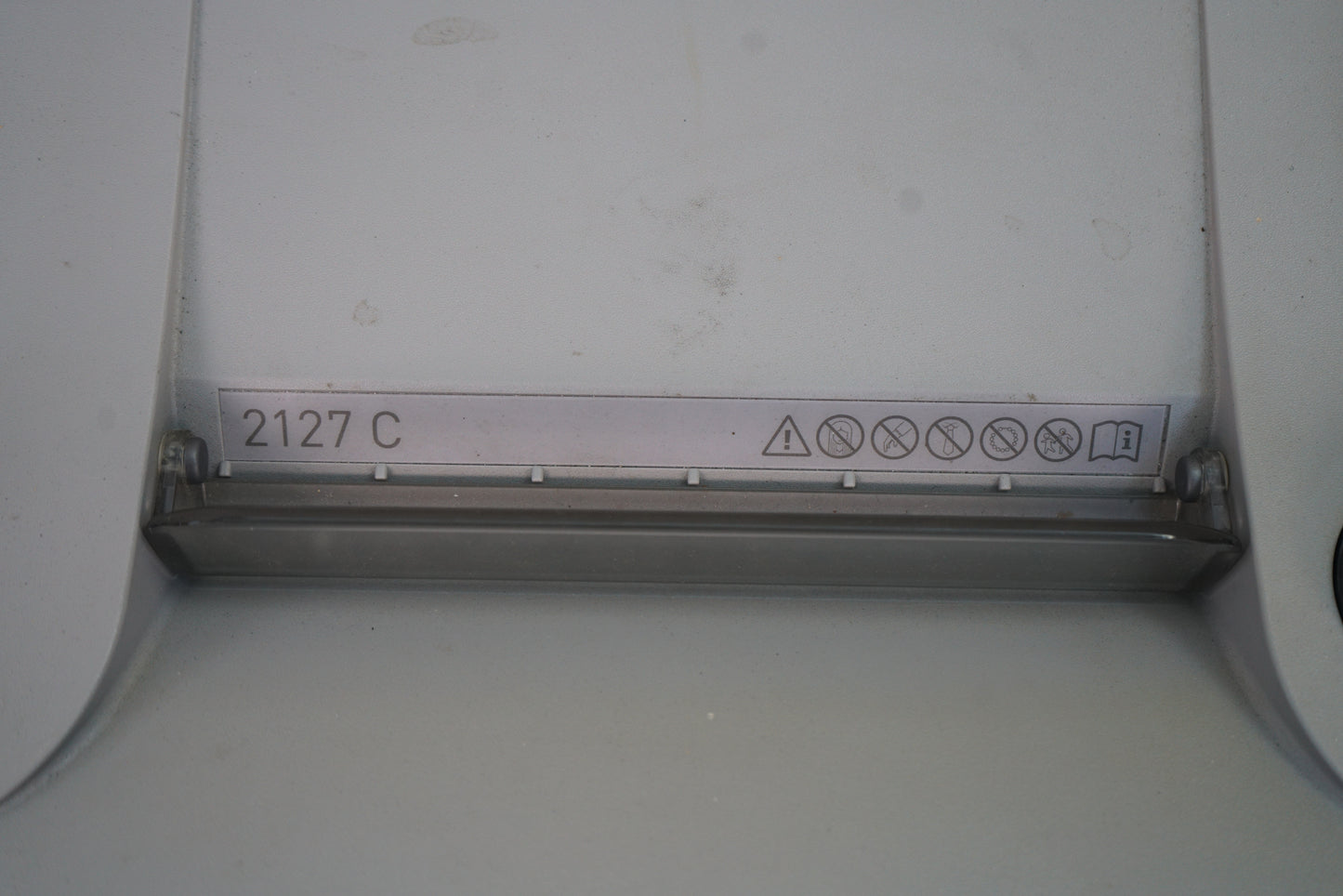 Fellowes 3140C makulator modelnummer 2127C på maskinens top