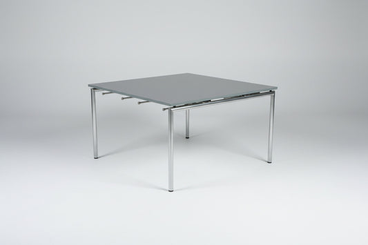 Four Design klapbord 125x125 cm i grå laminat med krom stel set skråt