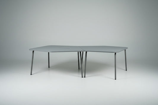 Four Design konferencebord i grå laminat 280x128 cm med gråt stel set forfra