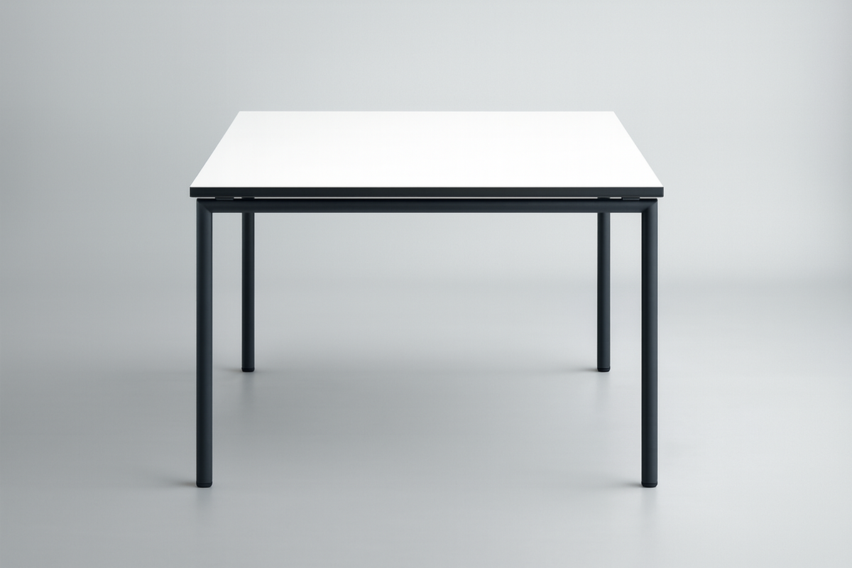Four Design spisebord/kantinebord 120x80 cm med hvid laminat bordplade og sort metalstel, set direkte forfra.