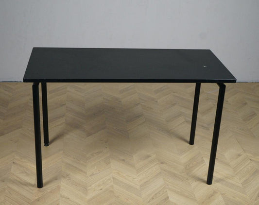 Four Design spisebord i sort linoleum 210x60 cm set forfra – moderne og robust spise- og kantinebord.