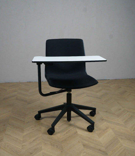 Four Sure 66 kontorstol i sort med hvidt integreret skrivebord.