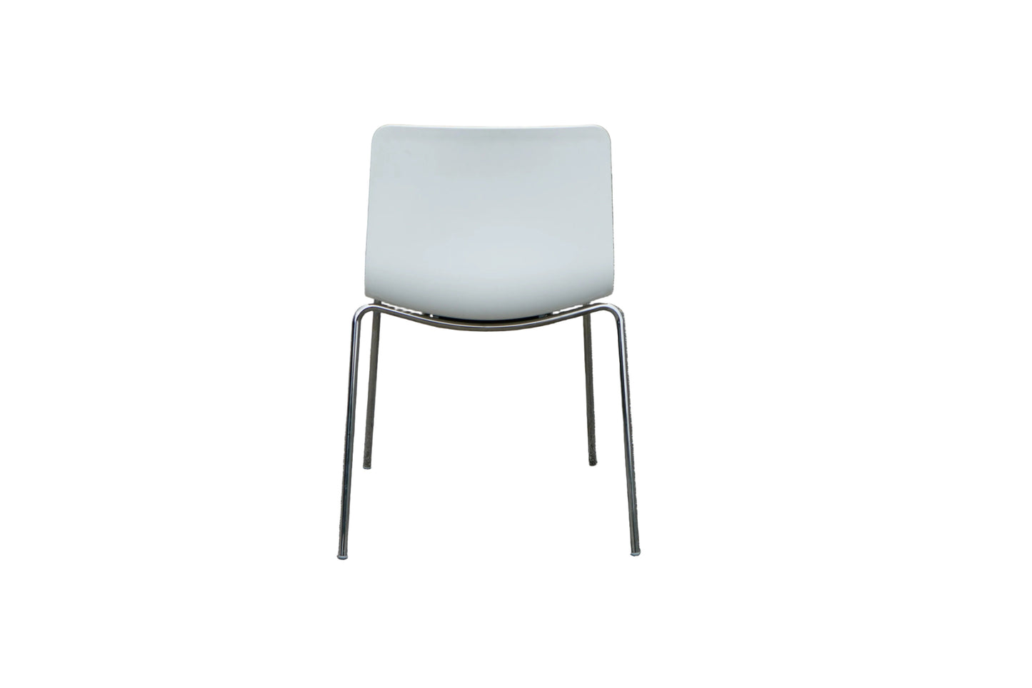 Fredericia Furniture Pato stol med hvid formstøbt polypropylenskal og blankforkromet stel set bagfra