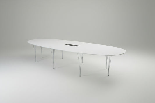 Fritz Hansen Superellipse konferencebord 420x140 cm med hvid Fenix laminat, aluminiumskant og stålspændben set forfra
