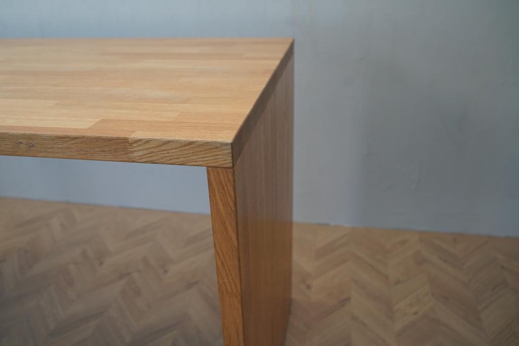 Detaljebillede af trægavle på Fumac højbord 180x80 cm i træfarve