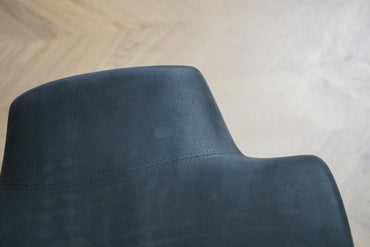 Detalje af HÅG Capisco 8106 kontorstol i mørkegrå – blødt stof og høj kvalitet