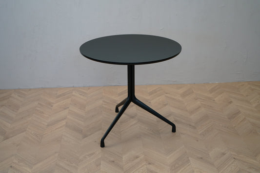 HAY About A Table AAT20 rundt bord Ø80 i linoleum set forfra