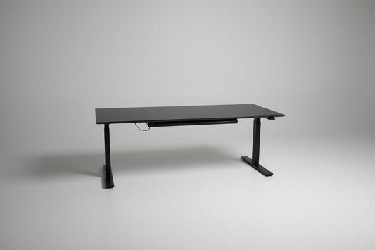 Holmris B8 hæve-sænkebord 180x80 cm i sort linoleum med skuffe og kabelbakke set forfra