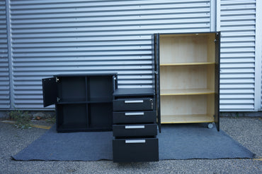 Holmris B8 kontorsæt i sort – front med åbne skuffer og praktisk opbevaring