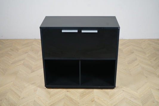 Holmris B8 skab i sort – set fra fronten, 80x35x82 cm