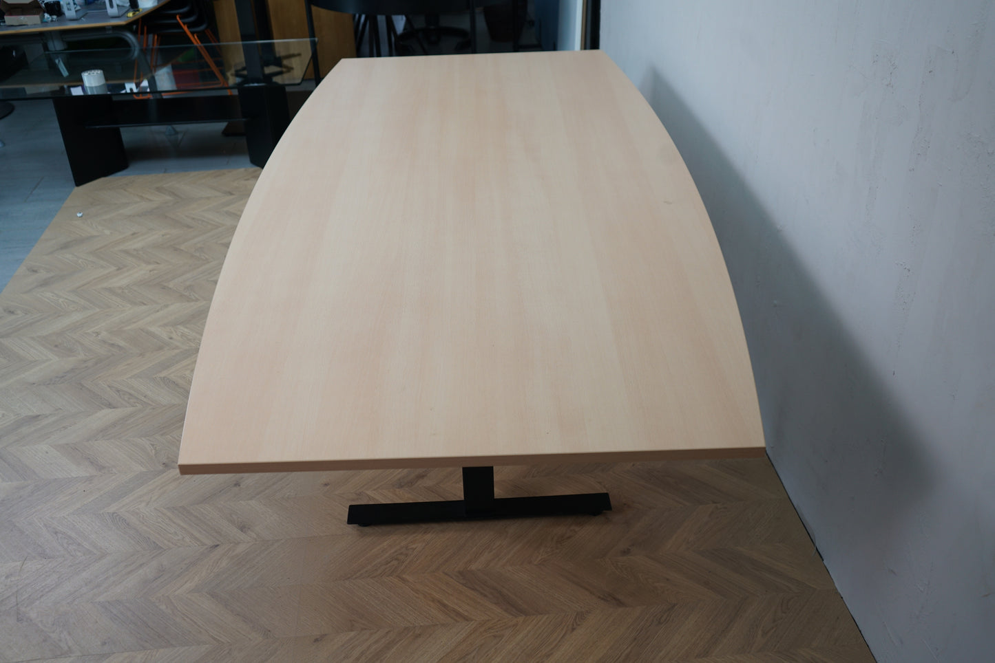 Holmris konferencebord i bøg med sort stel – hæve sænkebord 240x120 cm, sidebillede
