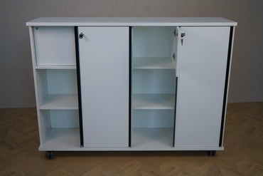 Holmris kontorskab med åbne låger – indvendig opbevaring synlig