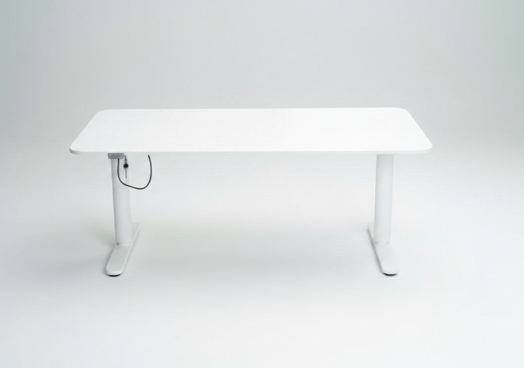 IKEA Bekant hæve-sænkebord i hvid 160x80 cm set i skrå vinkel til kontor og hjemmearbejde