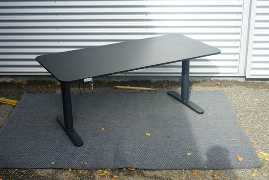 Sort IKEA Bekant hæve-sænkebord – justerbart skrivebord til kontor 160x80 cm