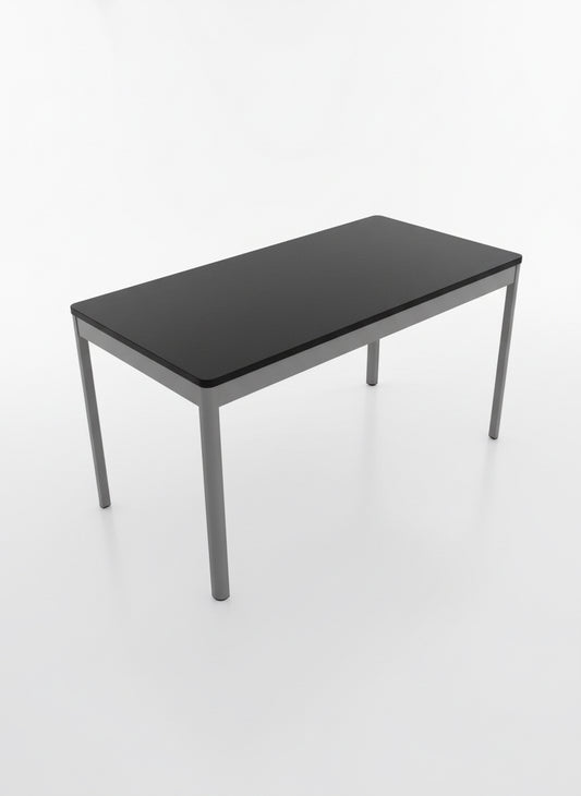 IKEA bord i sortbejdset askefinér set fra skrå vinkel, 140x70 cm