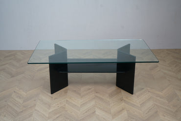 Kaffebord med glasplade og sorte ben set forfra – 139x79x48 cm