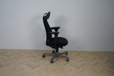 Kinnarps 6000 Free Float ergonomisk kontorstol set fra siden med høj ryg og nakkestøtte