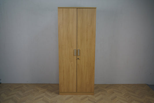 Kinnarps garderobeskab i træfarve set forfra