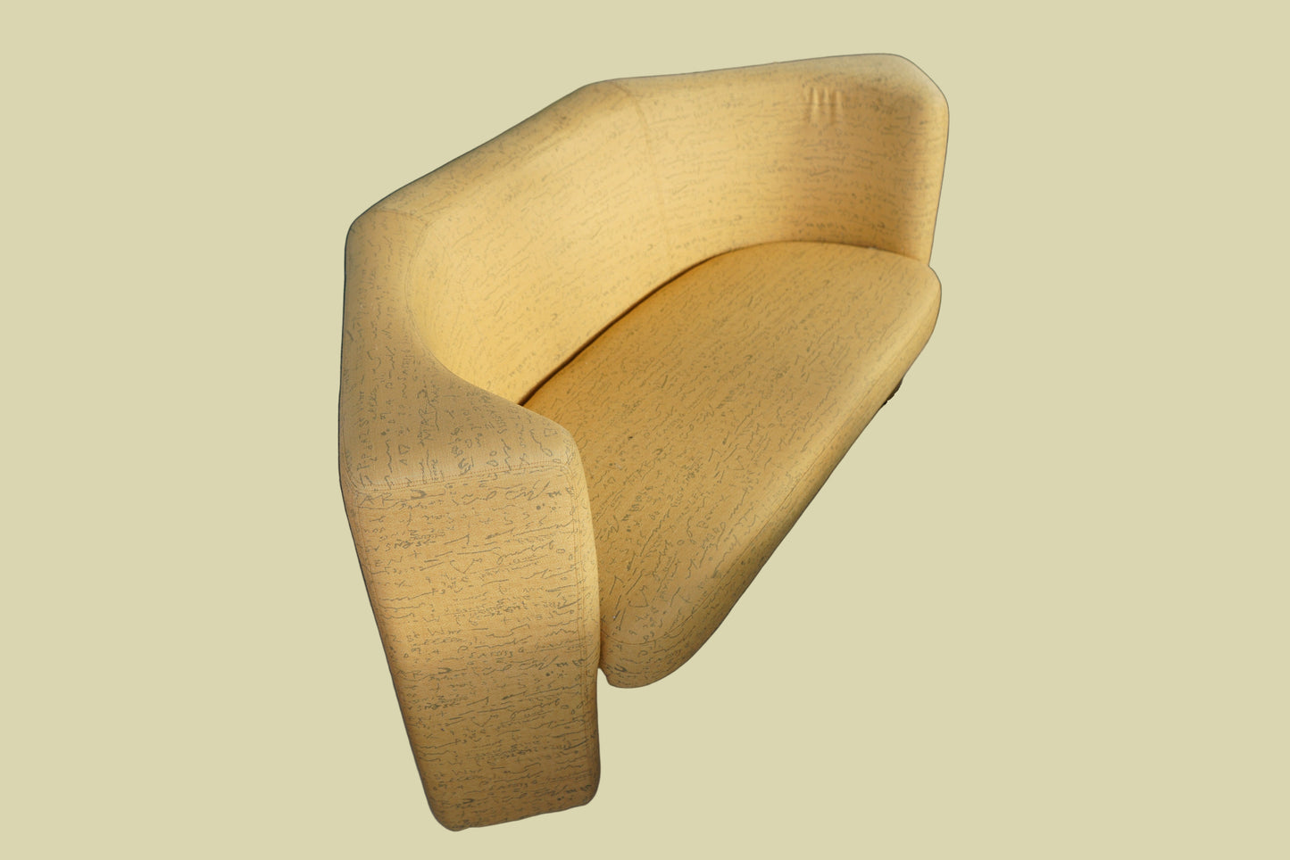 Gul Kinnarps sofa set bagfra med elegant, polstret ryg.