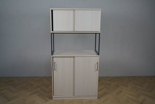 Kinnarps opbevaringsreol front lukket i lys træ 80x40x156 cm