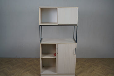 Kinnarps opbevaringsreol med venstre låge åben i lys træ 80x40x156 cm