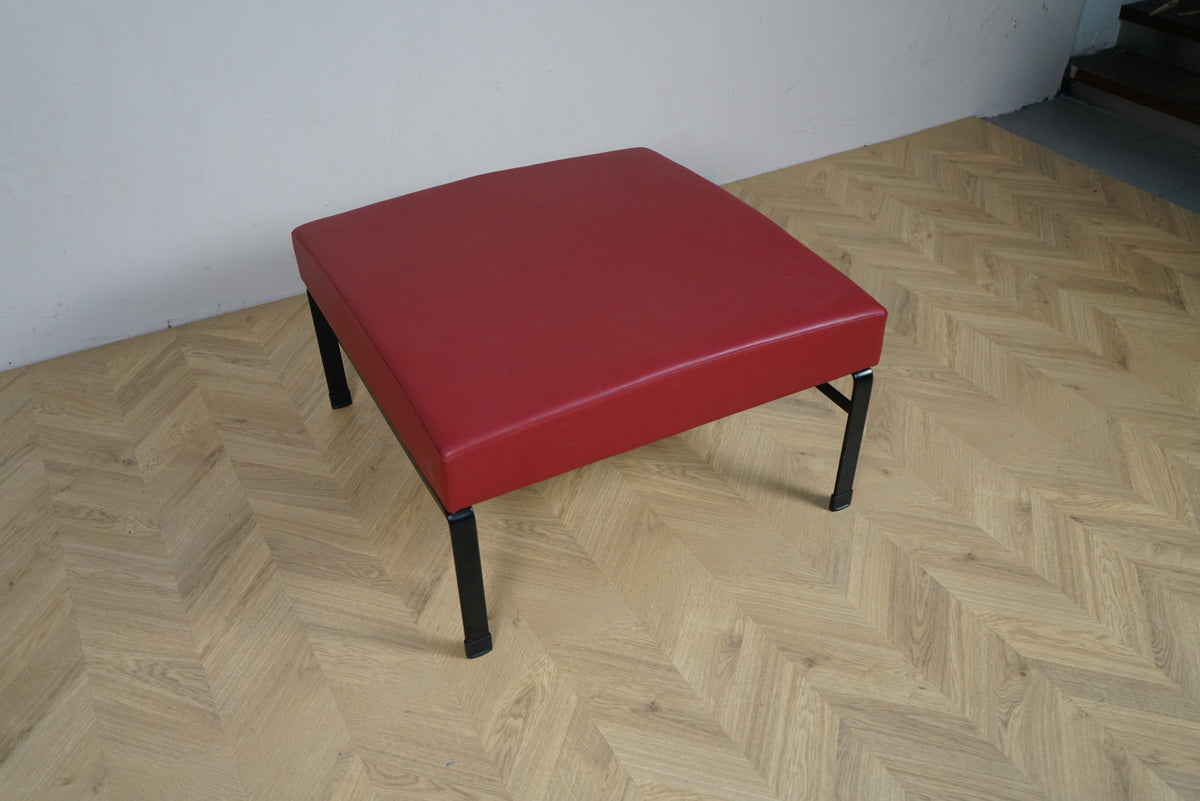Kinnarps puf i rød læder 80x80 cm set ovenfra