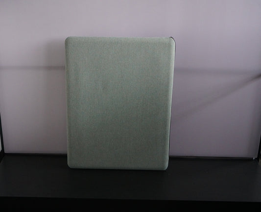 Kinnarps sideskærm til skrivebord 80x65 cm i turkish/grå set forfra