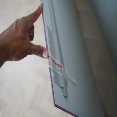 Lintex Chat Board magnetisk glastavle i lilla, 200x120 cm med måling af længde – perfekt til møde- og konferencerum.