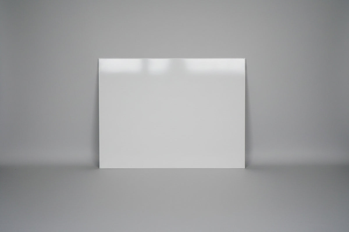 Lintex hvidt magnetisk whiteboard med beslag set forfra