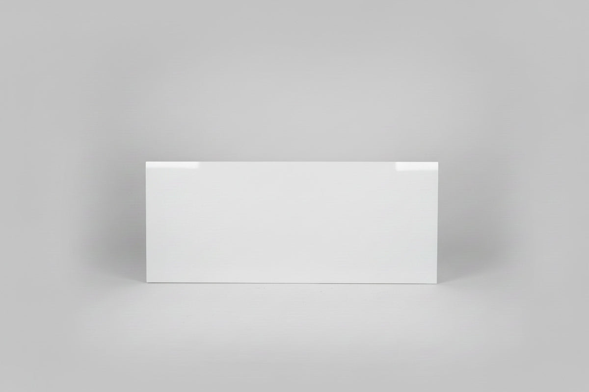 Lintex hvidt magnetisk whiteboard med beslag set forfra