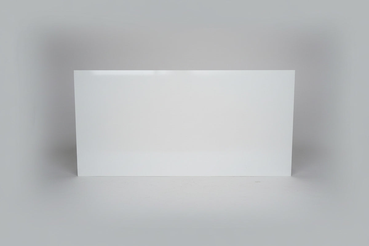 Lintex hvidt magnetisk whiteboard med beslag set forfra
