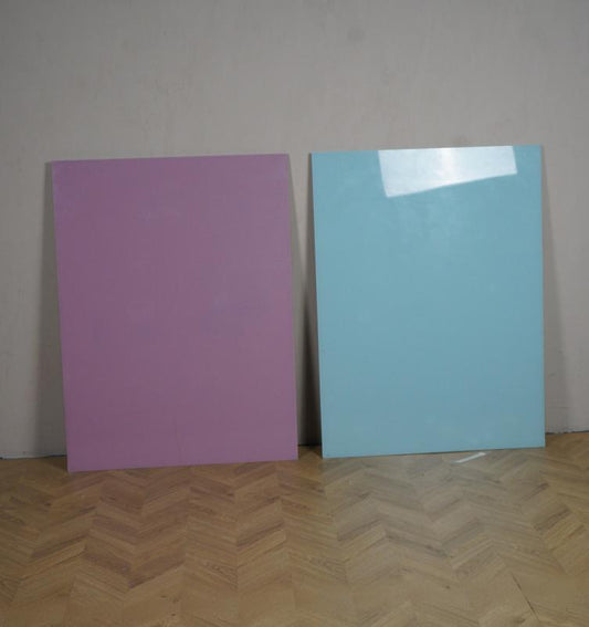 Litex glas whiteboard 120x80 set forfra i lilla og blå – moderne tavle til vægophæng