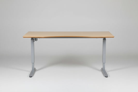 Lomax hæve-sænkebord 180x90 cm i lyst træ med grå stel – ergonomisk skrivebord set forfra