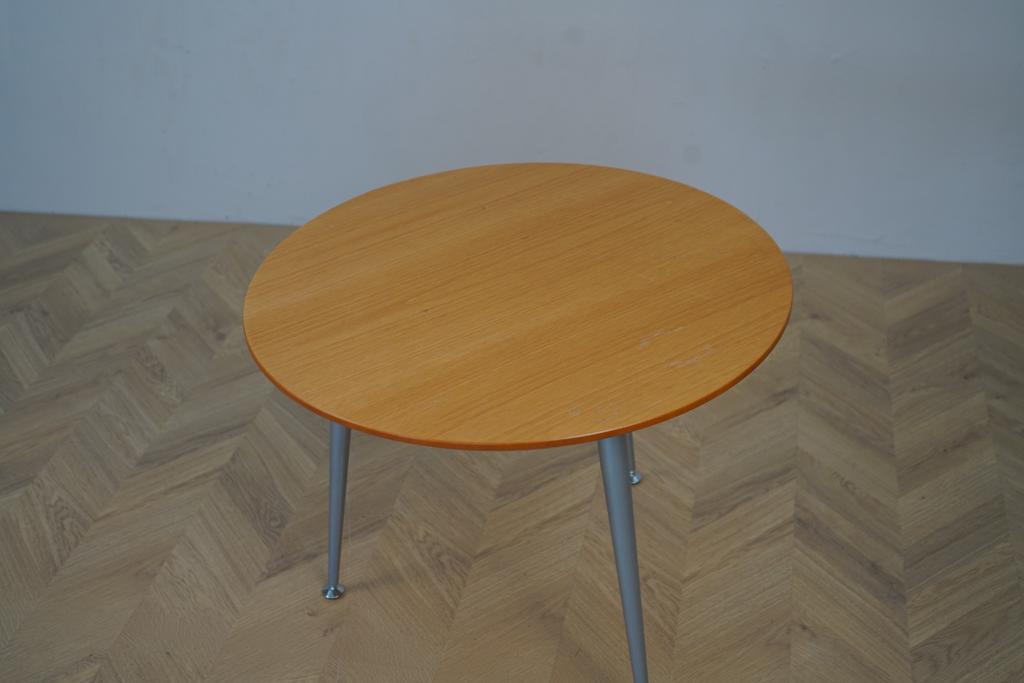 Ovenfra visning af Magnus Olesen kaffebord i bøg med diameter 40 cm – tidløst design til kaffestue og lounge.