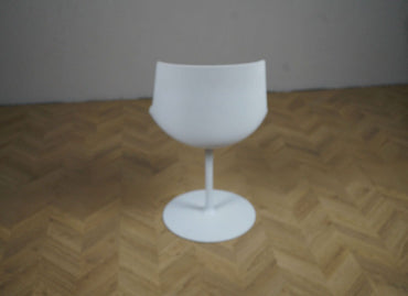 MDF Italia Flow Chair i hvid, set bagfra – elegant designerstol med matlakeret finish og drejefod.