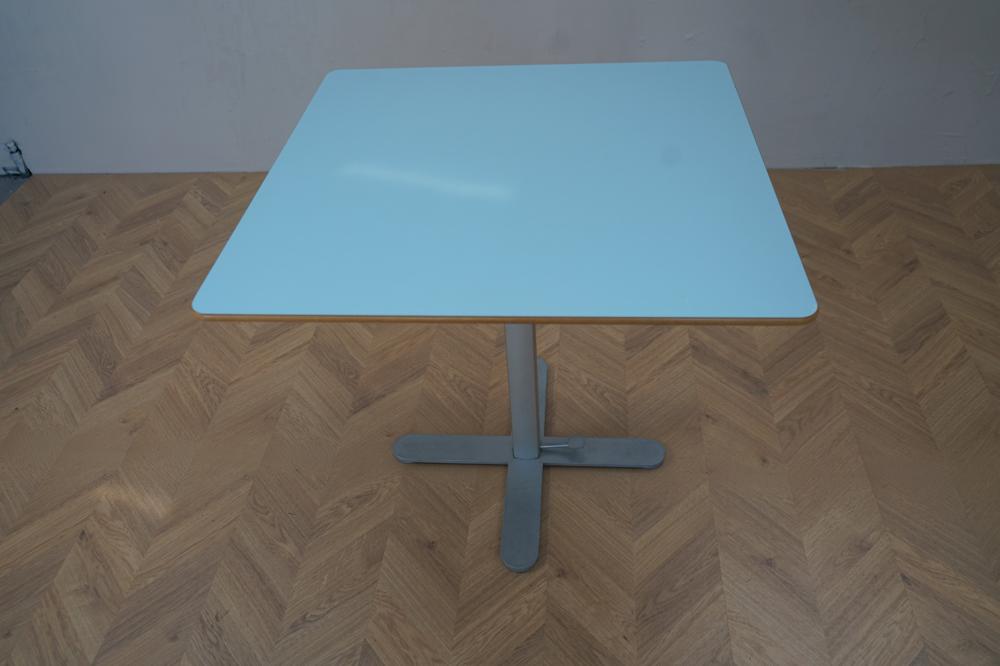 MONTANA hæve-sænkebord 60x60 cm i turkis set ovenfra – kvadratisk bord med moderne farve