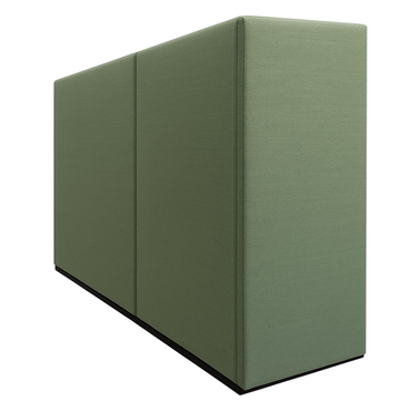 Offect Akustik loungesofa i grøn set fra siden, viser det høje ergonomiske ryglæn og rummelig siddeplads