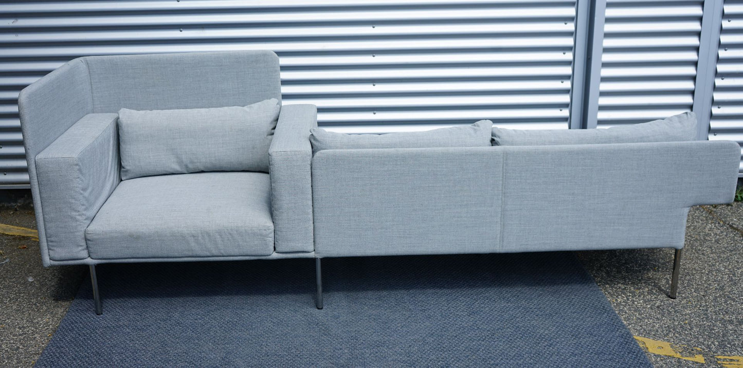 Offect loungesofa 280x96 i grå set bagfra, modulopbygget og funktionel sofa til professionelle miljøer.
