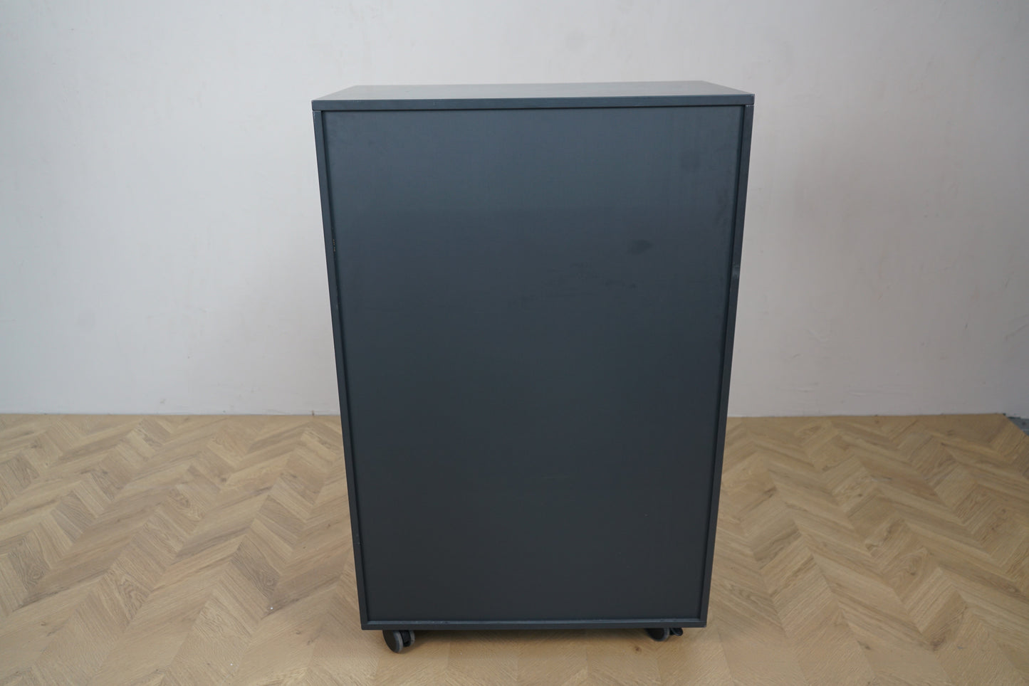 Opbevaringsskab på hjul set bagfra – 8 skuffer, moderne design 80x44x128 cm