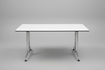 Frontbillede af Paustian A-One hæve-sænkebord i hvid med krom stel, 160x80 cm