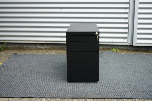 Paustian skuffeboks sort 73x32x50 cm – set forfra med lukket skuffer