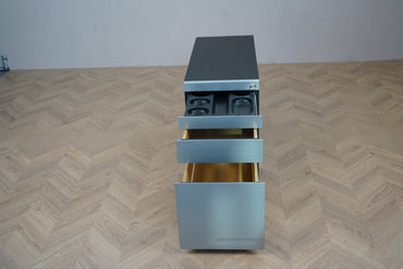 Paustian skuffekassette i antracitgrå med metallic front – halvt åben med skuffer